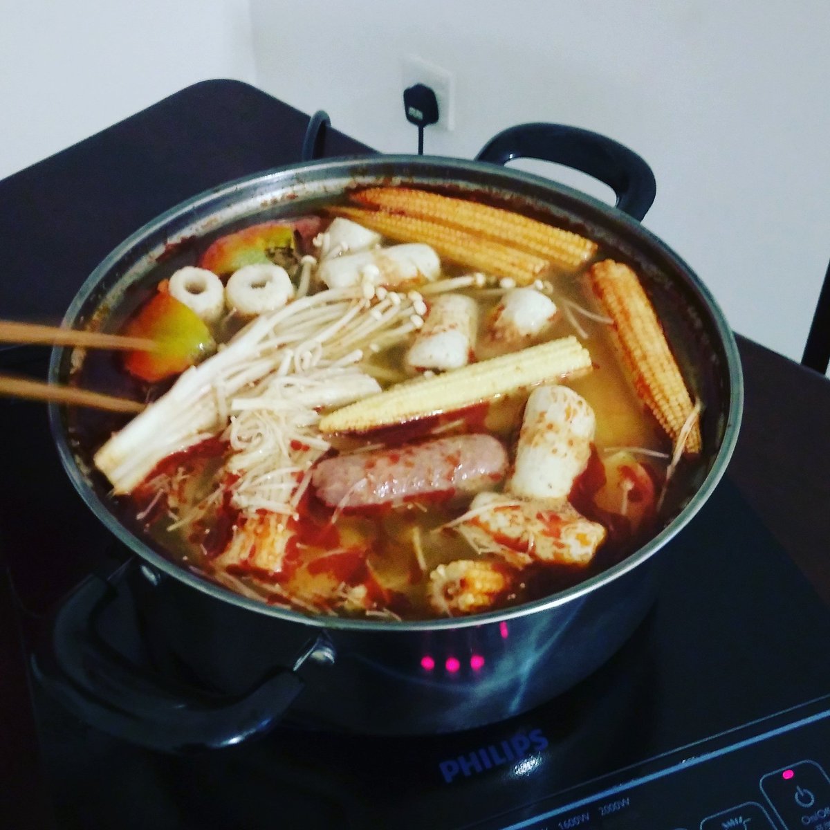 ookamiprinc3's tweet photo. Steamboat with the pack 🙌🙌
#ookamiouji #year_2020 https://t.co/FYltIVVl7B