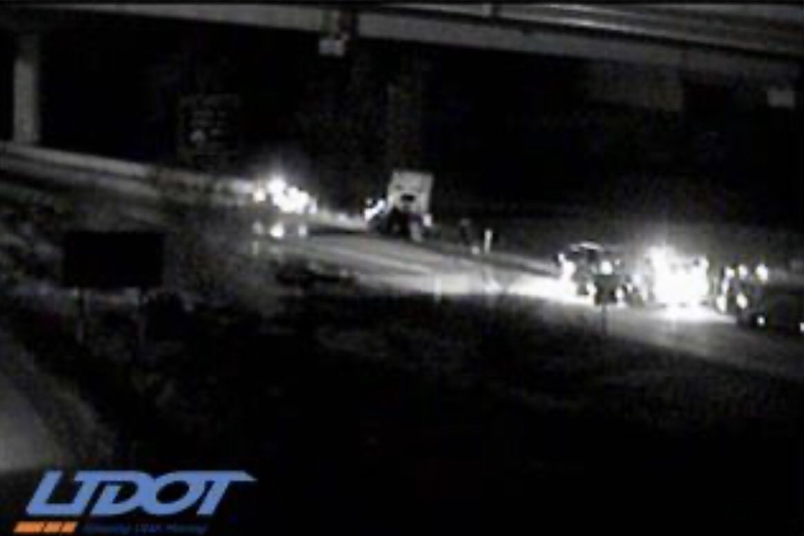 SLCScanner's tweet image. ⚠️ #TrafficAlert ⚠️ A semi traveling EB on I-80 to SB I-15 started leaking fuel. According to #SLCFire it has leaked 160 gallons stretching 1 and 1/2 miles. The #HealthDept and #SandTruck enrt. Ramp from EB I-80 to I-15 SB is #Closed Plan accordingly #UseAlternateRoute