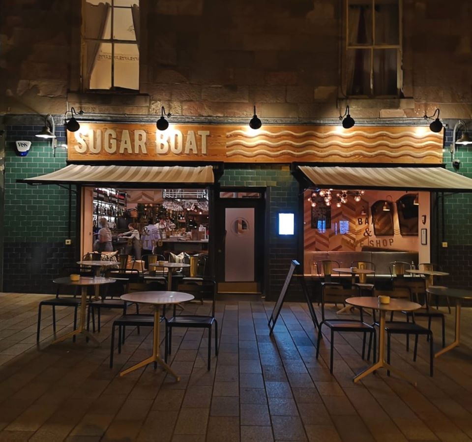 harrisdistiller's tweet photo. In the heart of Helensburgh you'll be able to collect your Isle of Harris Gin while enjoying great food from the team @sugarboat30 Click an order through our website and connect with your local dispensary at https://t.co/SKmP26xpf7 📍 #ClickConnectCollect https://t.co/zpMYbVQJP0
