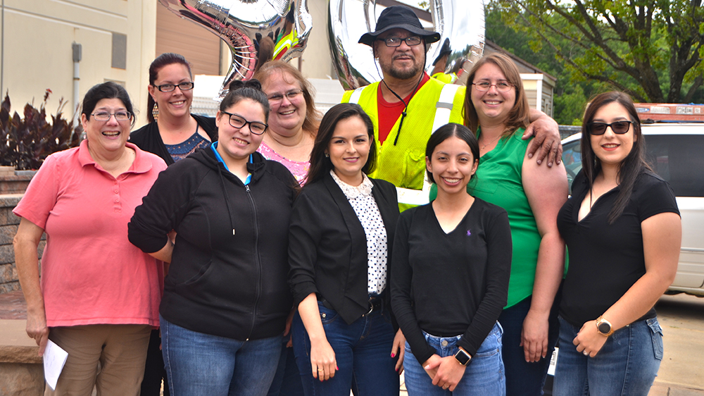 BuilderUp's tweet photo. It's National Women in Construction Week! We are so lucky to have these hardworking ladies as part of our #BuilderUp family! #WICweek2020 💚💙 https://t.co/iuQOnGatJh