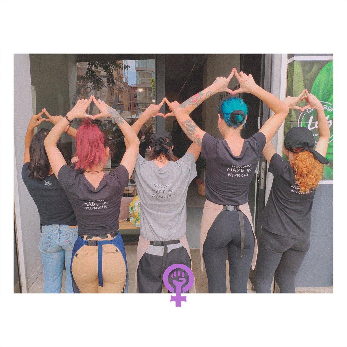 dragonlabmurcia's tweet photo. En el 8M nuestras compañeras se sumarán a la huelga por el derecho pleno de la mujer. Abriremos DragonLab, solo los hombres, y haremos lo que mejor podemos la cosa, porque sin ellas... ¡difícil va a estar! Ofrecemos tapas especiales, ¡nada de la carta!

Mucho amor 💗 https://t.co/3KDK36ctdP