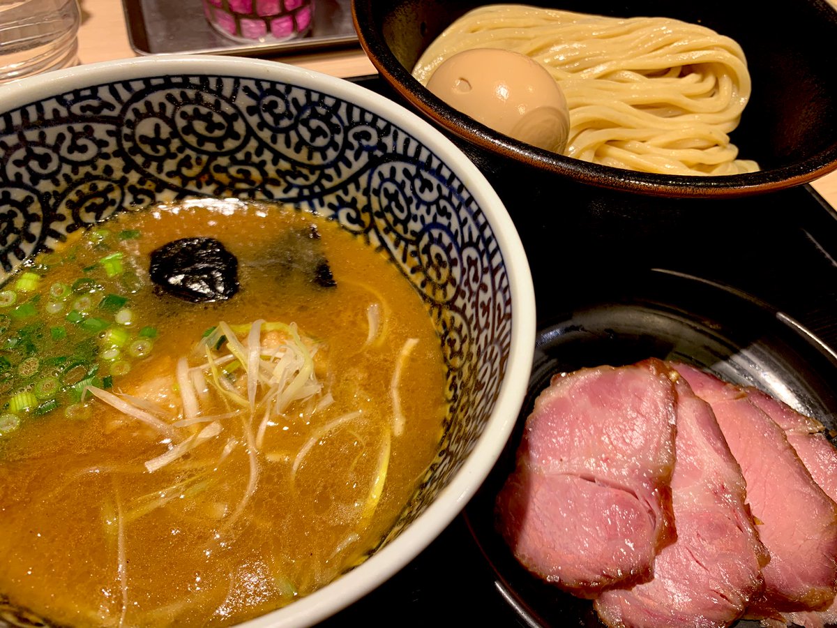 hase428's tweet image. 限定トッピング☺️
#一燈
#新小岩
#特製濃厚魚介つけ麺
#吊るし焼きスモークチャーシュー
#ラーパコ
#ラーパコ同好会
#麺ヘラの壁
#アラちゃんこんにちは
#yskダイエット
#ひとしぃごめんね
#おっぱい見てます
#麺プラの好きな言葉は炭水化物
#はを押すとハッセーさん出ます
#校長さん飯テロ友達募集中