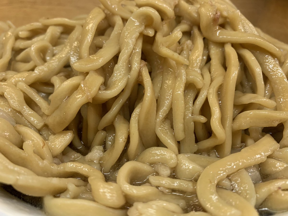 befree_bguru's tweet photo. おいおい…  
コロナのおかげで　

ジムもだめ
映画もだめ　って…

食べるしかないだろ⁉︎

＃せっかく絞ったのに
＃リカバリーどころぢゃない
＃デ部活
＃ラーメン二郎　＃SNDIT https://t.co/UlsD0IR3k4
