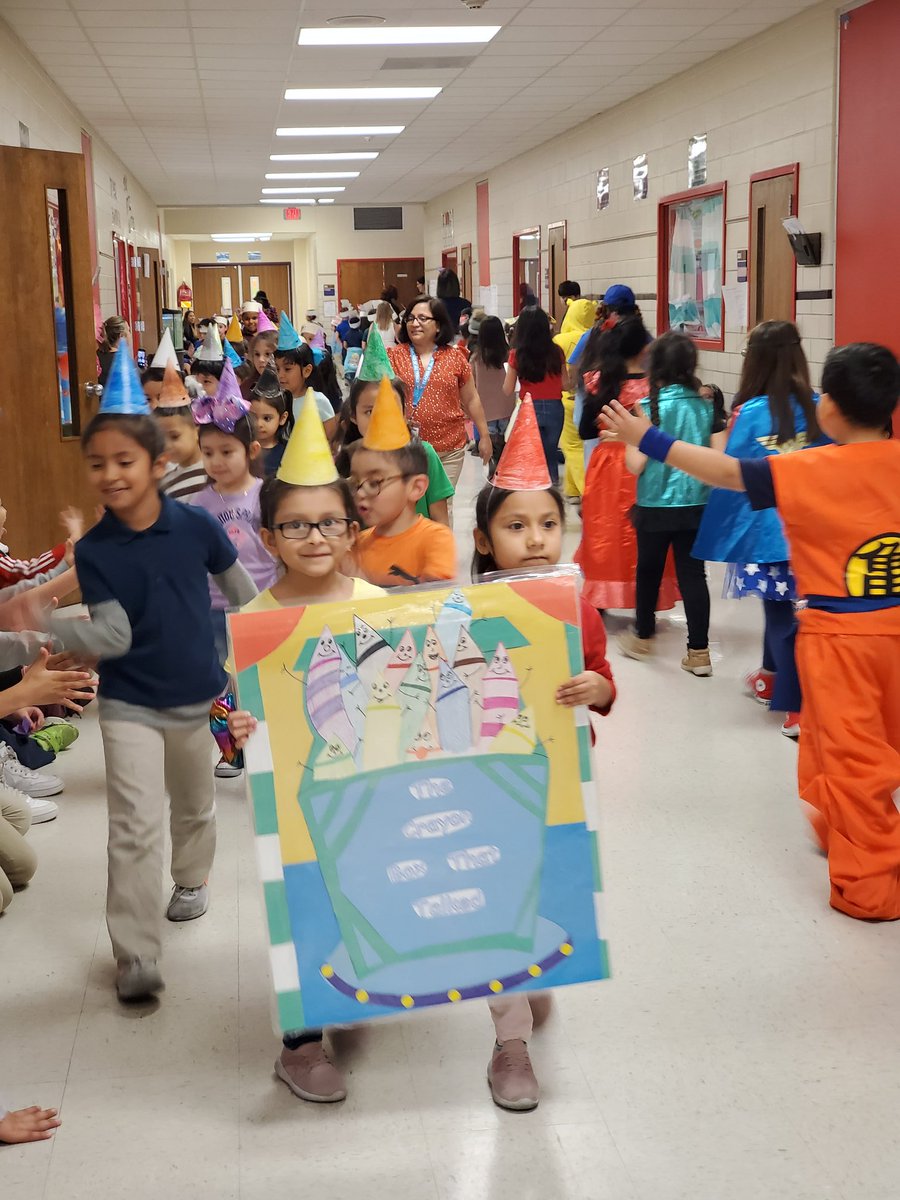 NHFineArtsMag's tweet photo. Book characters on parade
#crenshawcomets
#channelview https://t.co/21HoVCwpiA