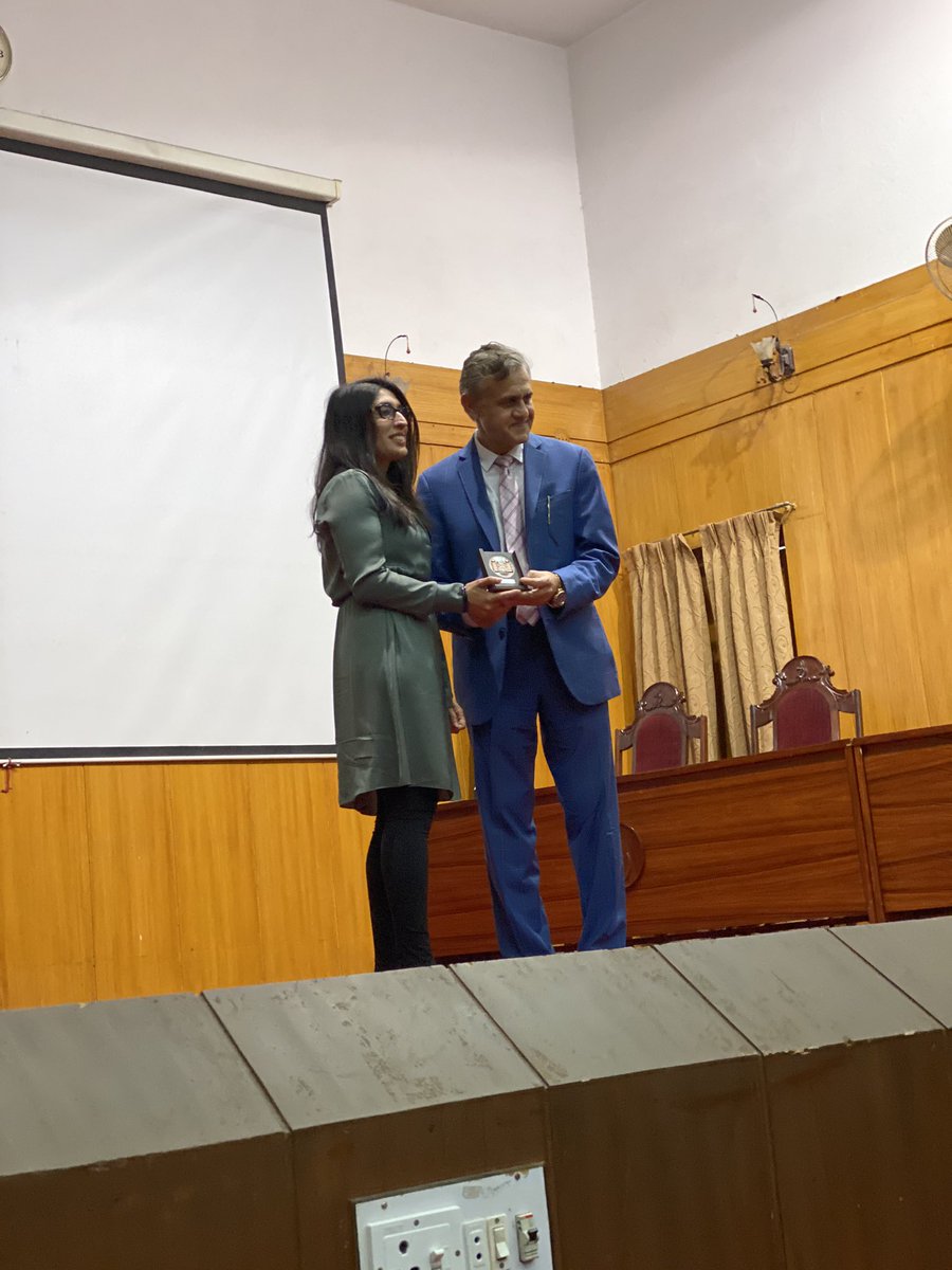 hambahamba01's tweet photo. Listening to the Special address by
Ms. @saiqa_naz “Bringing Low Intensity therapy to Low and Middle Income countries” Saiqa receiving an award from the PACBT President Prof Farooq Naeem @PTherapists #PACBT2020 @BABCP @shanaya_rathod @farooqnaeem7 https://t.co/q0ufZeVTkJ