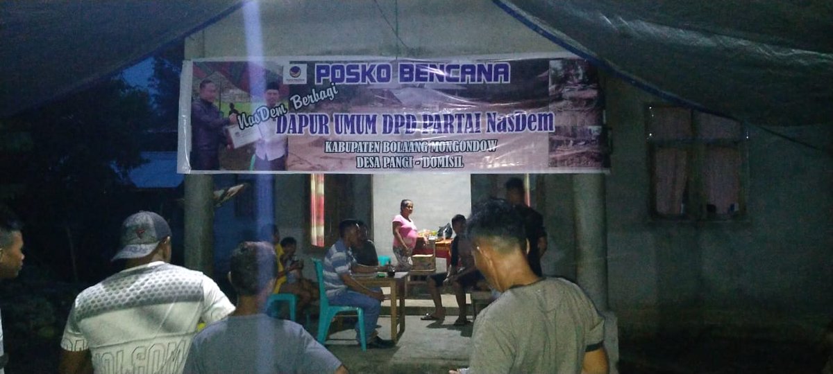 nasdembolmong's tweet photo. DPD Partai Nasdem Kab. Bolaang Mongondow mendirikan Posko Bencana & Dapur Umum bagi masyarakat yang terkena dampak bencana banjir bandang. Instruksi langsung oleh ketua DPD Sukron Mamonto bahwa Partai Nasdem berbagi dan selalu dekat dengan rakyat.
@NasDem #antimahar #dprbolmong https://t.co/0fYIO5m7uc