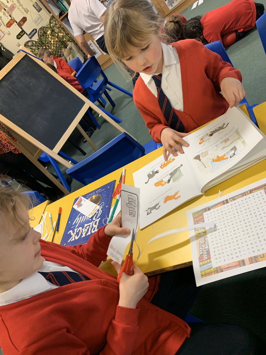 oldgupsyr2's tweet photo. 2LM are enjoying World Book Day activities 📖 #GUPSLLC #WorldBookDay2020 https://t.co/6lyj8Wbqng