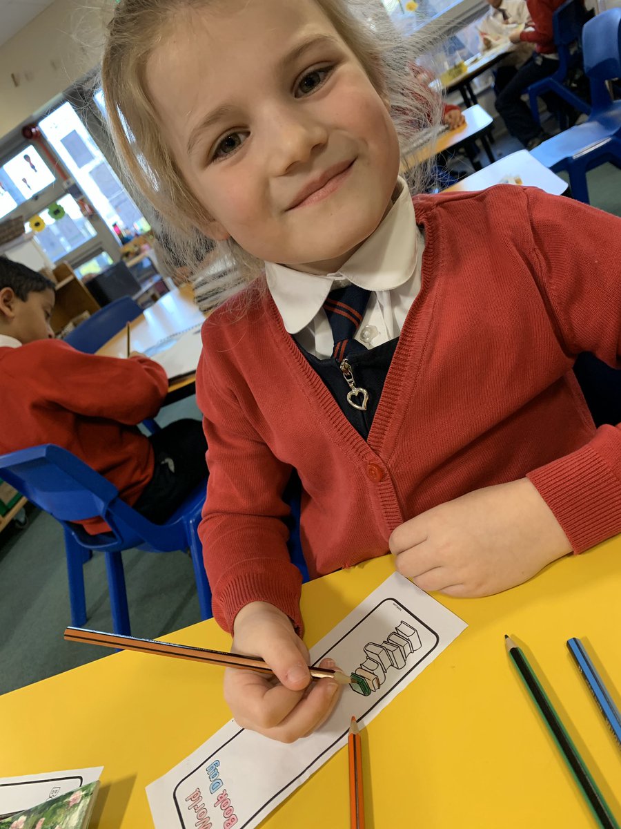 oldgupsyr2's tweet photo. 2LM are enjoying World Book Day activities 📖 #GUPSLLC #WorldBookDay2020 https://t.co/6lyj8Wbqng