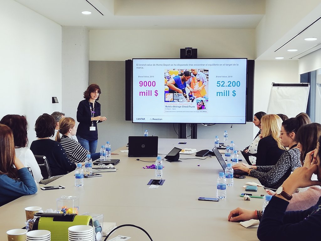 Kantar_ES's tweet photo. En Kantar, empezamos a celebrar el #DiaDeLaMujer: "Las marcas que targetizan de manera equilibrada, tratando de conectar por igual con mujeres y hombres, tienen un mayor valor de marca." #AdReaction #GettingGenderRight #8M https://t.co/tO8M7zjcbE