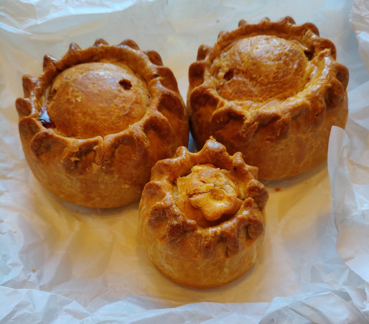 OllyHatch's tweet photo. You do know it's #BritishPieWeek2020 don't you? Well you do now!
So, get yourself a great pie - there are some chuffin' good ones out there. But hands off, you're not having these from @PieMakers - they're aaallll mine I tell you.
Do RT
@jayrayner1 @chefsimonboyle https://t.co/ycKRPAIjZW