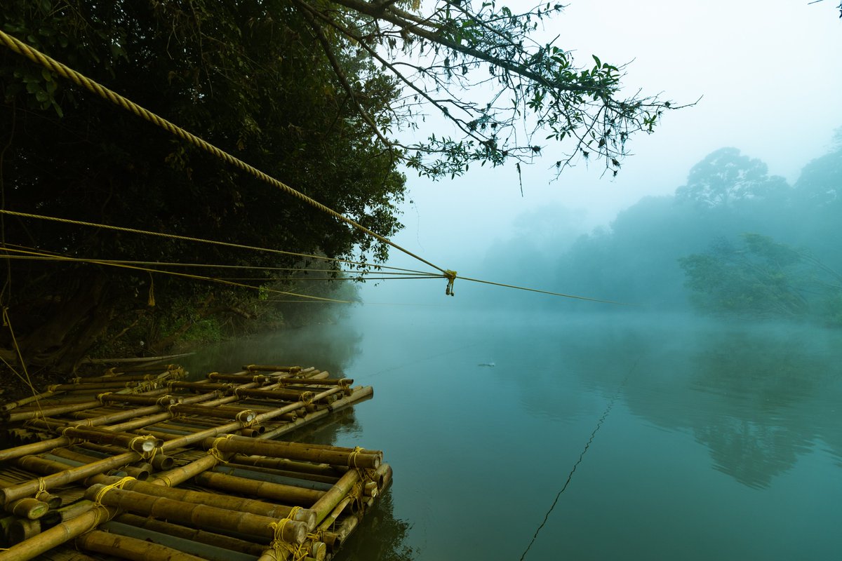 KeralaTourism's tweet photo. Kuruva Island in Wayanad is a haven for trekking enthusiasts. Discover some of the most beautiful nature trails and perfect picnic spots. Also, try river rafting while enjoying the enchanting beauty of the island. https://t.co/w1k1Ls2pTL