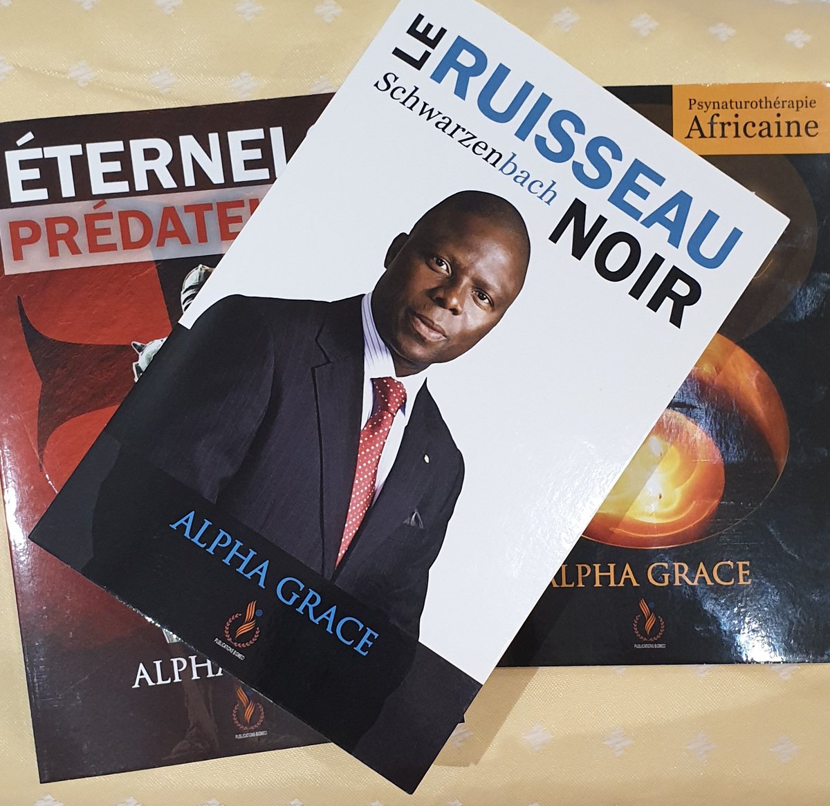 PBigmeci's tweet photo. Les livres qui vous invite à la découverte de textes déconcertants placés dans une perspective actuelle !
Il y a ceux qui savent tout et ceux qui ont conscience de ne pas tout savoir mais qui ne cherchent pas à faire preuve de curiosité! #lecture #buynow 
https://t.co/34ksHL4LhH https://t.co/lyLwNTp6AD