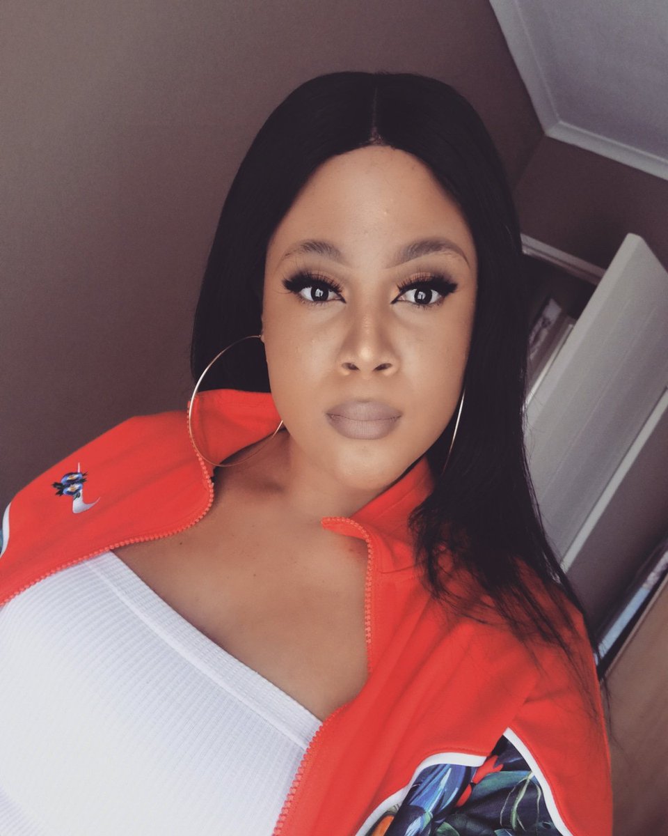 PrescillaTau's tweet photo. Your Makeup artist 🎨 💄 ❤️
#beautifulgirls #beautifulwoman #followforfollowback #smiles #myworld #mywork #lovewhatido #facebeat #facebeatbyme #likeforlikeback #makeupgurus #FridayMotivation #FridayFeeling #makeupartist #appointmentsavailable https://t.co/h47HvXwv1c