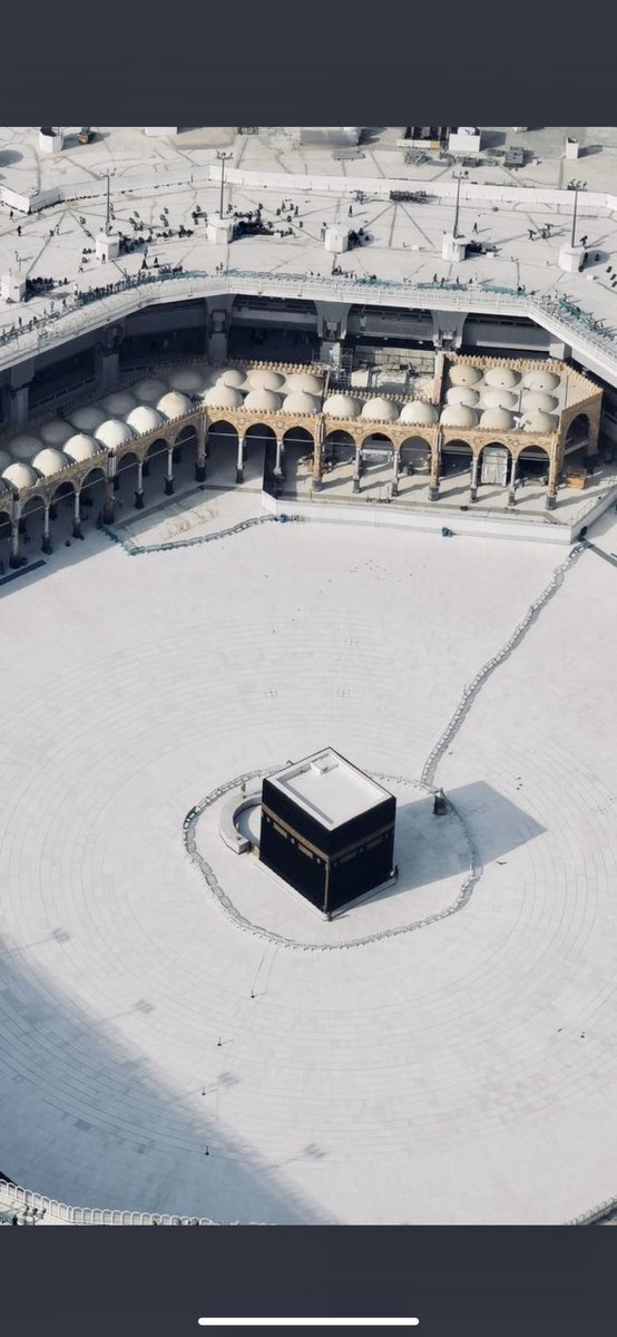 ﴿ رَبِّ اجْعَلْ هَٰذَا الْبَلَدَ آمِنًا ﴾

-

خالٍ مِن الأجساد !
وتطوفُ حول كعبتِه .. 
دعوات 
تملأ قلوبنا .
#المسجد_الحرام