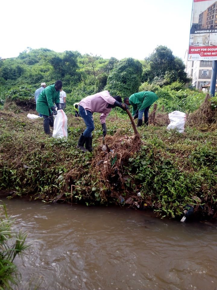 Consumers_Kenya's tweet photo. This Sunday will be our week 9 of #MbagathiriverCleanUp. Time is 8am to 1pm, meeting point; Masai Lodge Stage-Ongata Rongai. Please find time to join us keep Mbagathi River breathing. @gp_kenyagroup @unep @NETFUNDkenya @ntsa_kenya @NemaKenya @Environment_Ke #CleanUpWeek9 https://t.co/d1lc29foA2