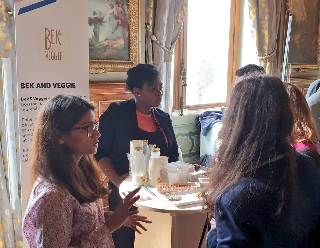 Elior_Group's tweet photo. It's lunchtime at the #HackingParis! Come and enjoy an innovative buffet with the incubator @United_Kitchens and its culinary startups. On the menu ๐ Bek & Veggie almond drink, #Kedelaรฏ tempeh super food and Snooze eco-friendly cereals. ๐๐ด๐ก #Life4 #Foodtech https://t.co/gMJDgob5xL