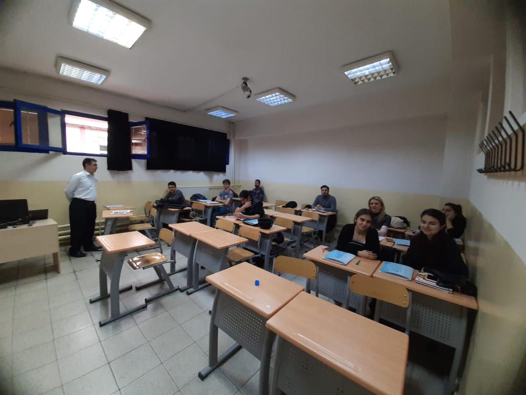 MCBÜSEM Genel İngilizce eğitimleri kapsamında A2 ve B1 kurunda dersler 02 Mart ve 04 Mart 2020 tarihlerinde  başladı.