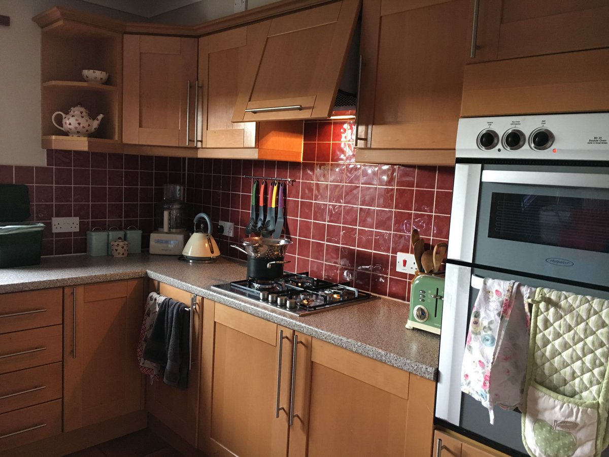 teriantilston's tweet photo. 🌟FRIDAY TIP🌟Thinking of replacing your kitchen? If your happy with the layout of your current kitchen why not save yourself some pennies and paint your cabinets and/or tiles for an instant refresh without breaking the bank #luxuryinteriorsonabudget #greathomestaketime https://t.co/cAXqCfSiSr