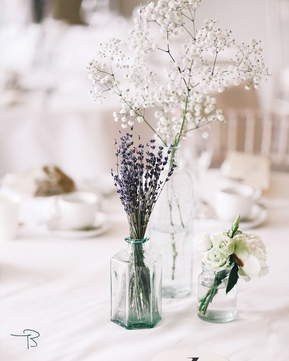 Simple settings for #BinghamRiverhouseWeddings 🌱