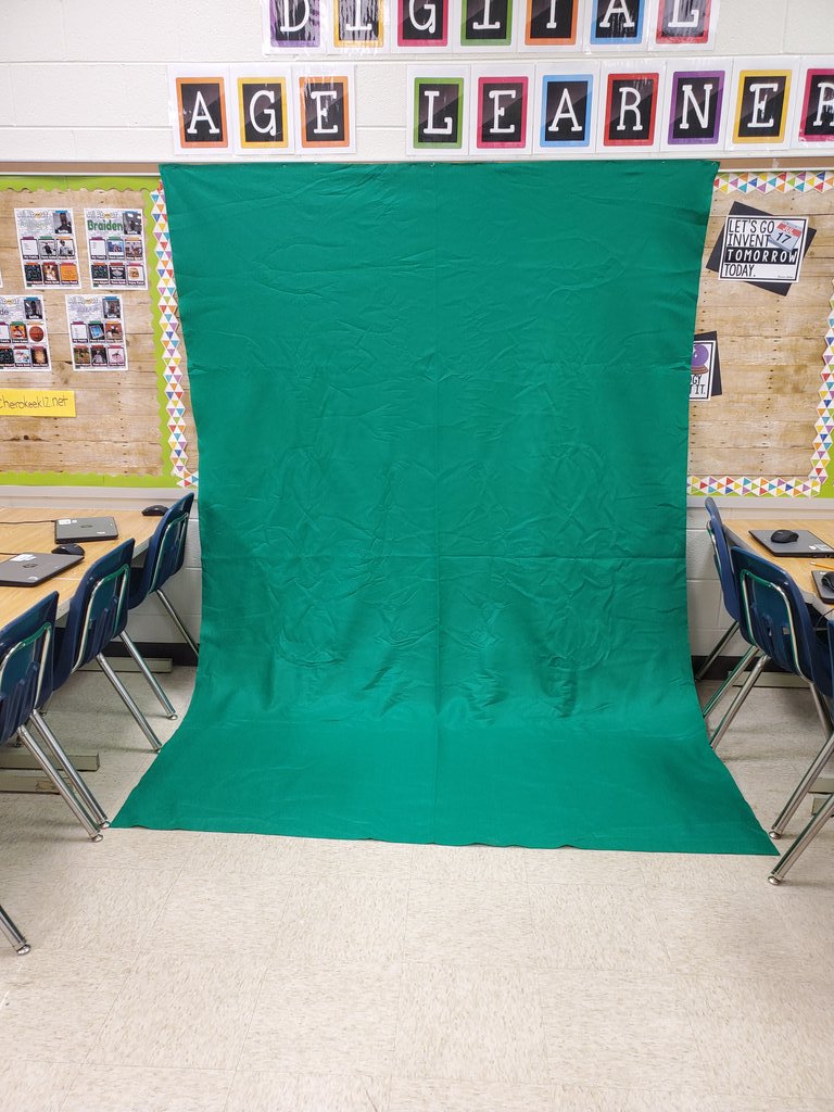 steam_liberty's tweet photo. Setting up my green screen space! Yay!! #greenscreen #TechLibertyES #LibertyES1 #DigitalLearning https://t.co/BccLyc3MY2