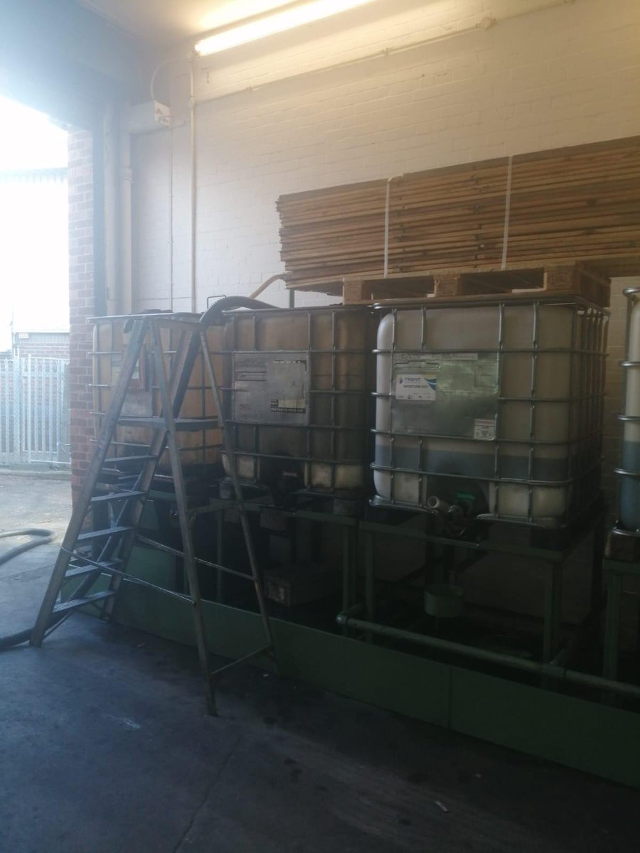 VwrLtd's tweet photo. Nice easy waste oil collection job to finish of the week.
Call Vehicle Waste Recycling to book your collection 01922447930.
#wasteoil #vehiclewasterecycling #vwrltd #commercialwaste #wastedisposal #oildisosal #wasteoildisposal https://t.co/8BfO88QaaK