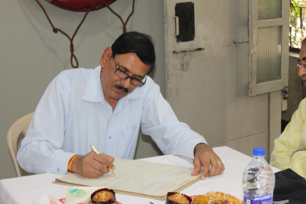 seaexplorersins's tweet photo. Shri Manoj Kumar Yadav, Deputy Inspector General (Trg), NDRF along with Shri. Nishit Upadhyay, Commandant, 2ndBNNDRF Kolkata, visited the Institute on 3rd March 2020 for inspection of the training of the Disaster Management (Flood Rescue) training course of the Institute https://t.co/ZvZ0BC0bck