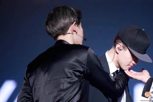 Chanhunsc's tweet photo. "mine to hold, forever"

 #chanhun  #찬열 #세훈 #EXO_SC #SEHUN #CHANYEOL https://t.co/zFzNpbQwG0