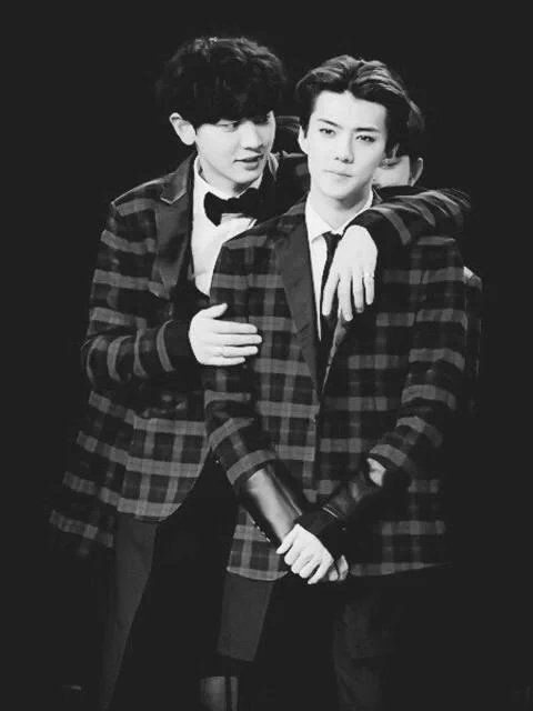 Chanhunsc's tweet photo. "mine to hold, forever"

 #chanhun  #찬열 #세훈 #EXO_SC #SEHUN #CHANYEOL https://t.co/zFzNpbQwG0