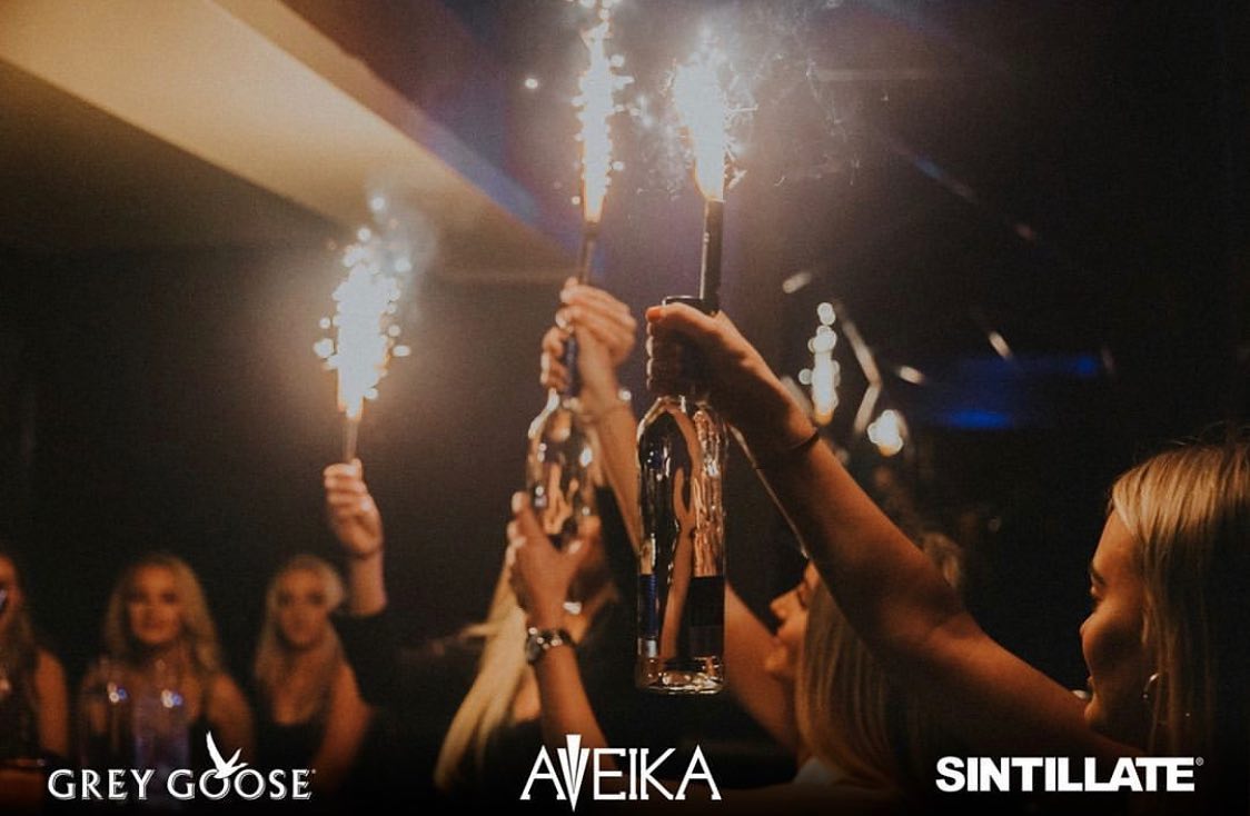 AveikaNewcastle's tweet photo. 💥TONIGHT'S COMPETITION💥
WIN a VIP NIGHT OUT for you and your friends at ‘SINTILLATE’ TONIGHT @AVEIKANEWCASTLE  💃🏼🍾🤩 
SIMPLY #RETWEET to be in with a chance of WINNING... 
🍾1 x Bottle Finlandia
🔒1 x Dancefloor Table
💰8 x FREE ENTRY
Winner announced 7.30pm ⏰ https://t.co/JEFjf4Y5YG