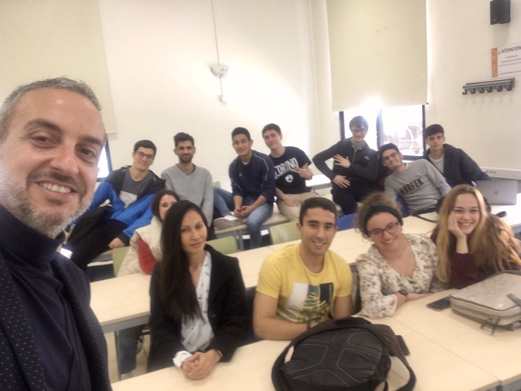 manupleguezuelo's tweet photo. Today in @fderechomur knowing more about the role of @EU_CoR and @EU_EESC 🙋🏻♂️🙋🏼♀️🗣🇪🇺 The EU consultative committees #Subsidiarity #Participation #EUlocal #MultilevelGovernance #FutureofEurope #Regions4Dev #Regions4integration #CohesionAlliance #Regions4Climate #RegHub https://t.co/7neoV4hS8l
