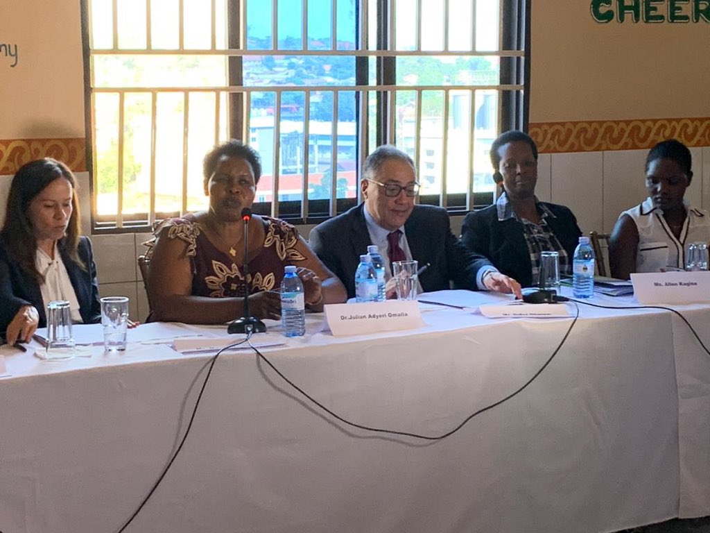 HafezGhanem_Dev's tweet photo. I had a very ‘fruitful’ conversation on women’s empowerment with Julian Adyeeri, an entrepreneur working with over 5,000 fruit farmers, mostly women, in northern #Uganda, to package juice for the local market and for export. When women work and earn, everyone benefits. #IWD2020 https://t.co/xeBMdU3AAi