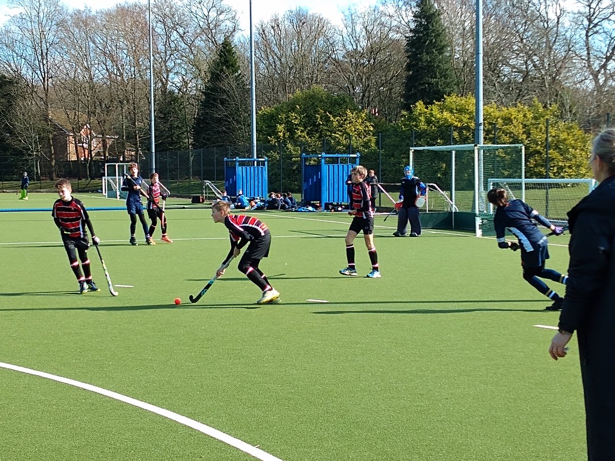 IzzyPH24's tweet photo. Lovely day to watch @DownsendSchool @DownsendSport at the Surrey Hockey Plate Boys U13 @SurreyHockey #hockey #goals #sunny https://t.co/yVYOF7auIO