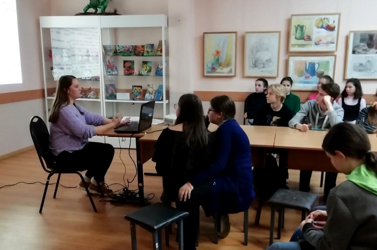 4 марта в выставочном зале художественной школы учащиеся ДХШ встретились с Викторией Сергеевной Неткачёвой, педагогом-организатором воспитательной работы Ивановского областного художественного училища им. М.И. Малютина. Цель данной встречи - профориентация   ребят.