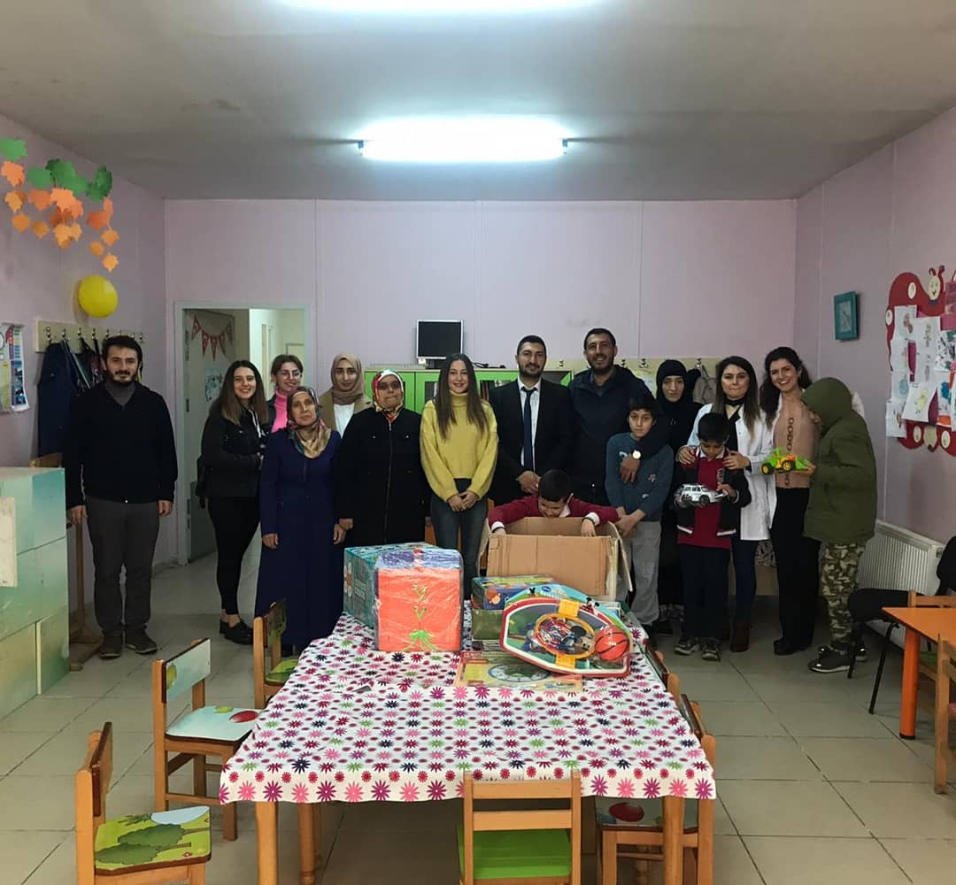 sufaram1's tweet photo. Melehat Oztoprak ilkokulu ozel egitim sinifi ziyaretimiz 
@sultangazimem1 @2525Ibrahim @MAliKaygusuz1 @MebOrgm @istanbulilmem @memleventyazici https://t.co/nyvz0IQR4m