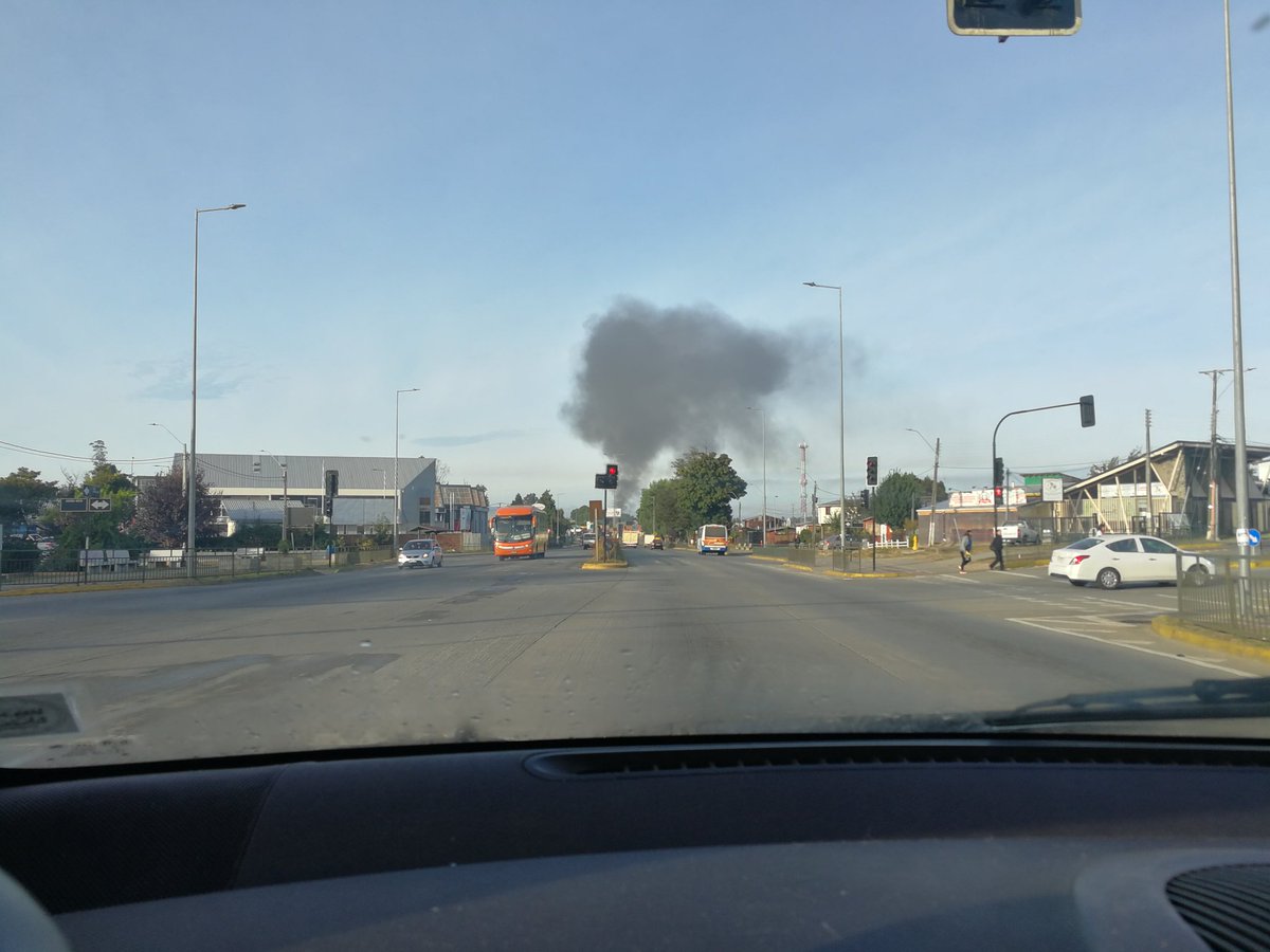 Uhmanno's tweet photo. #Ahora en #ValdiviaCL alguien sabe que se incendia? https://t.co/1d8KjmLd2i