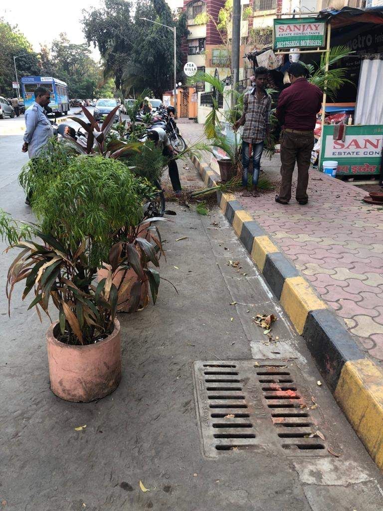 itsenufapp's tweet photo. https://t.co/NwGo2jVY2w
Dattani park, Thakur village, Kandivali east have been blocking the road by keeping big planted pots so as no vehicles can be parked on the road. No action has yet been taken. Expect that some action to be taken. @mybmc https://t.co/YCFiS7CP5h