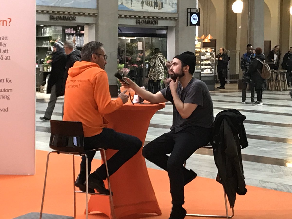 Pensionsmyndigheten finns på plats under hela veckan i Centralen för att svara på frågor om pension. Idag ville även Sveriges Radio ställa frågor...