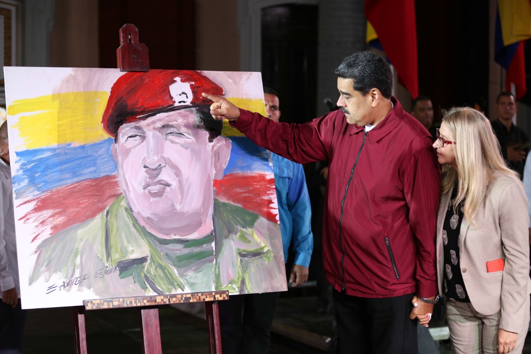 mippci_ven's tweet photo. #6Mar | 📢 ¡LA ETIQUETA DEL DÍA! ⏩ #ChávezPresenteYFuturo 

Chávez, gigante de las luchas de nuestros pueblos, de la heroica resistencia de Venezuela, es presente y futuro, sabia visión que seguiremos hasta lograr el ideal bolivariano de Patria Libre y Soberana. https://t.co/1DEaGI4LUp