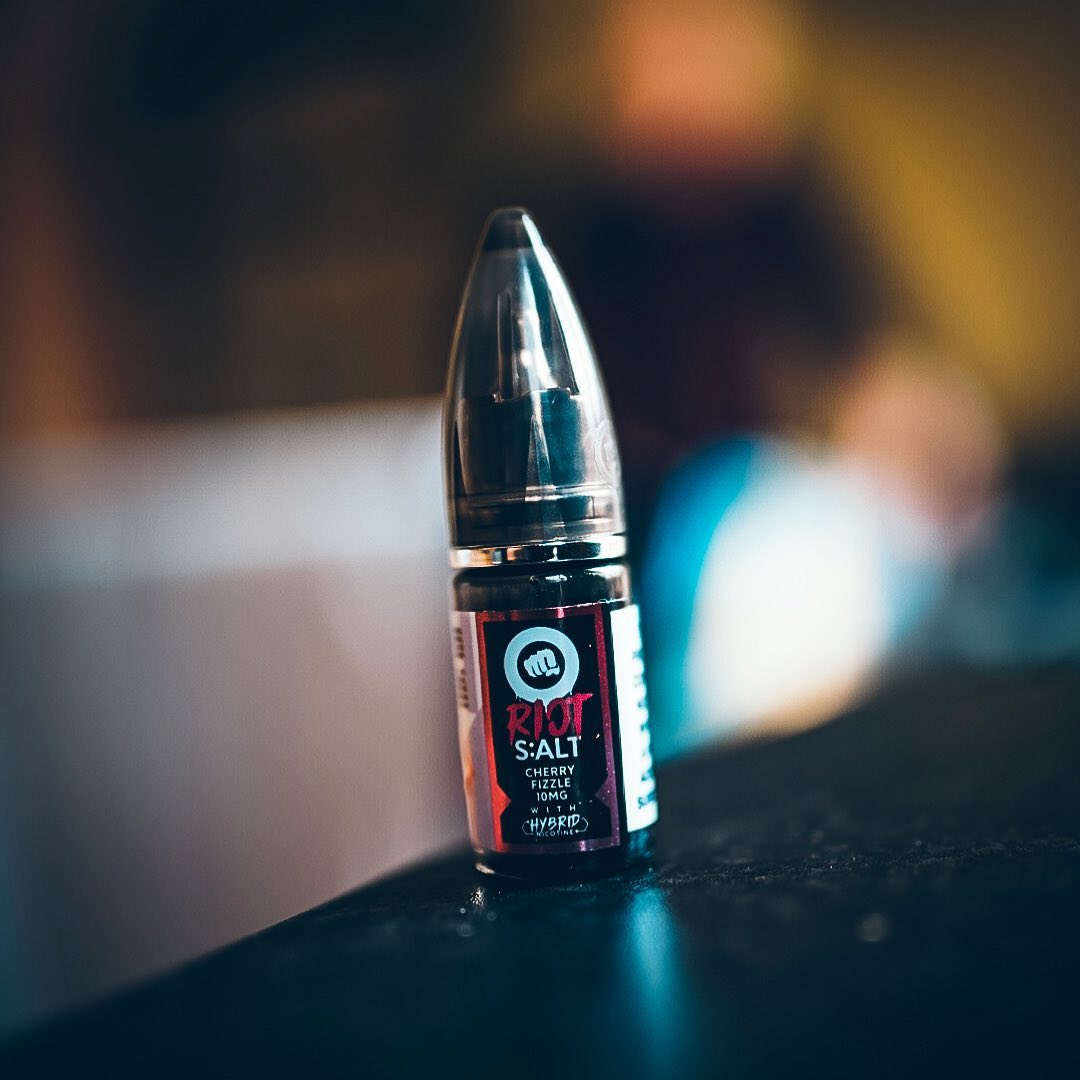 Rioteliquid's tweet photo. An electrifying battle of sweet and sour to make the most charged up fizzy flavour on the market! Leave us a 🍒if you have tried cherry fizzle in the new 70/30 #riotsquadeliquid #jointheriot #original #electric #cherryfizzle #salt #hybrid #charge #neon #explosive #vape #vapelyfe https://t.co/32CmNhD2Sq