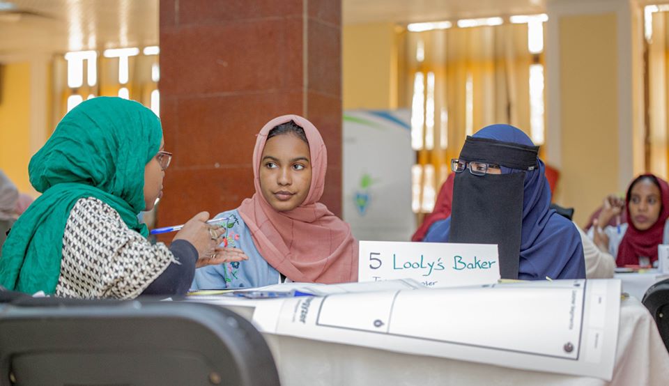 SWKH17's tweet photo. اليوم الثاني : الفرق (10) اثناء العمل على تطوير الافكار
Day 2: Teams working on developing their ideas
#startupweekendwomen #startupweekend #IECSudan #entrepreneurship #sudan #startupweekendwomenkhartoum
#SWKH #SWW #womenempowerwomen #March2020 #womenpower #SWWKH2020 https://t.co/ix3zEfr67k