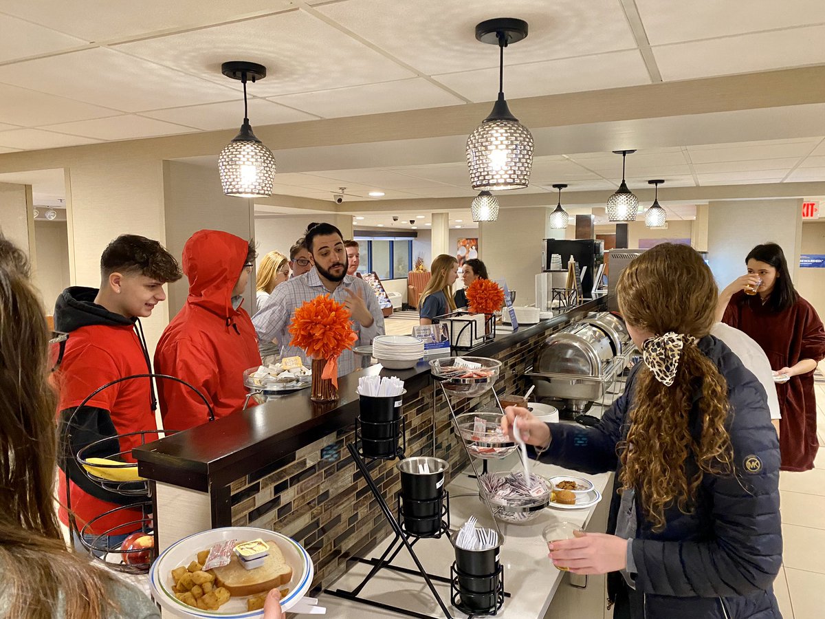 ConcertChoirCHS's tweet photo. Breakfast time! https://t.co/trr2D0mWhc