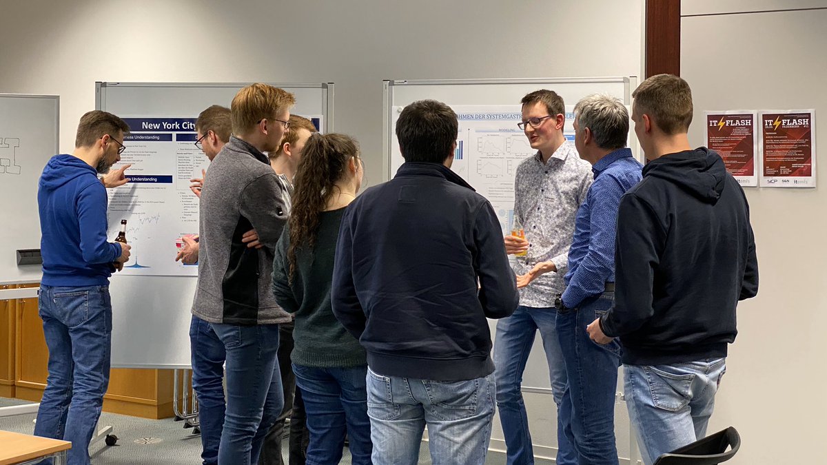 SICPaderborn's tweet photo. Wir danken Allen, die am #ITFlash Paderborn #11 gestern bei uns im #SICP vorgetragen, interessiert teilgenommen und diskutiert, Kontakte geknüpft und Erfahrungen ausgetauscht haben. Hier noch ein paar Impressionen von den Postern, den Demos und vom Networking. @itemis @sncqm https://t.co/EQCNMHR5MB