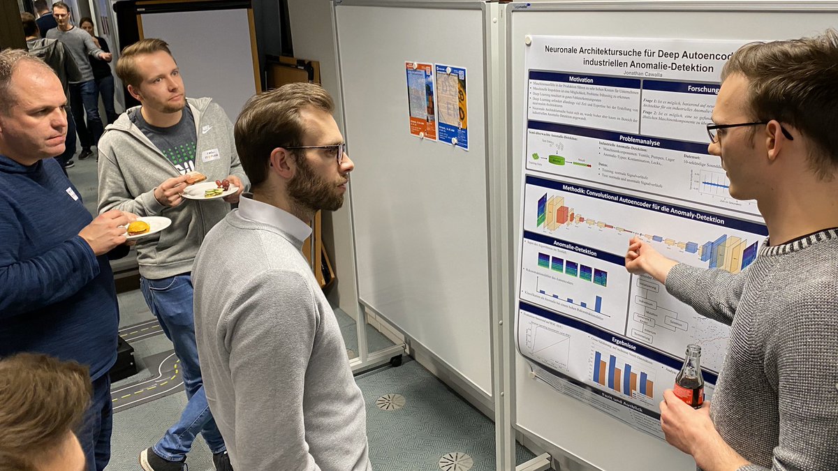 SICPaderborn's tweet photo. Wir danken Allen, die am #ITFlash Paderborn #11 gestern bei uns im #SICP vorgetragen, interessiert teilgenommen und diskutiert, Kontakte geknüpft und Erfahrungen ausgetauscht haben. Hier noch ein paar Impressionen von den Postern, den Demos und vom Networking. @itemis @sncqm https://t.co/EQCNMHR5MB
