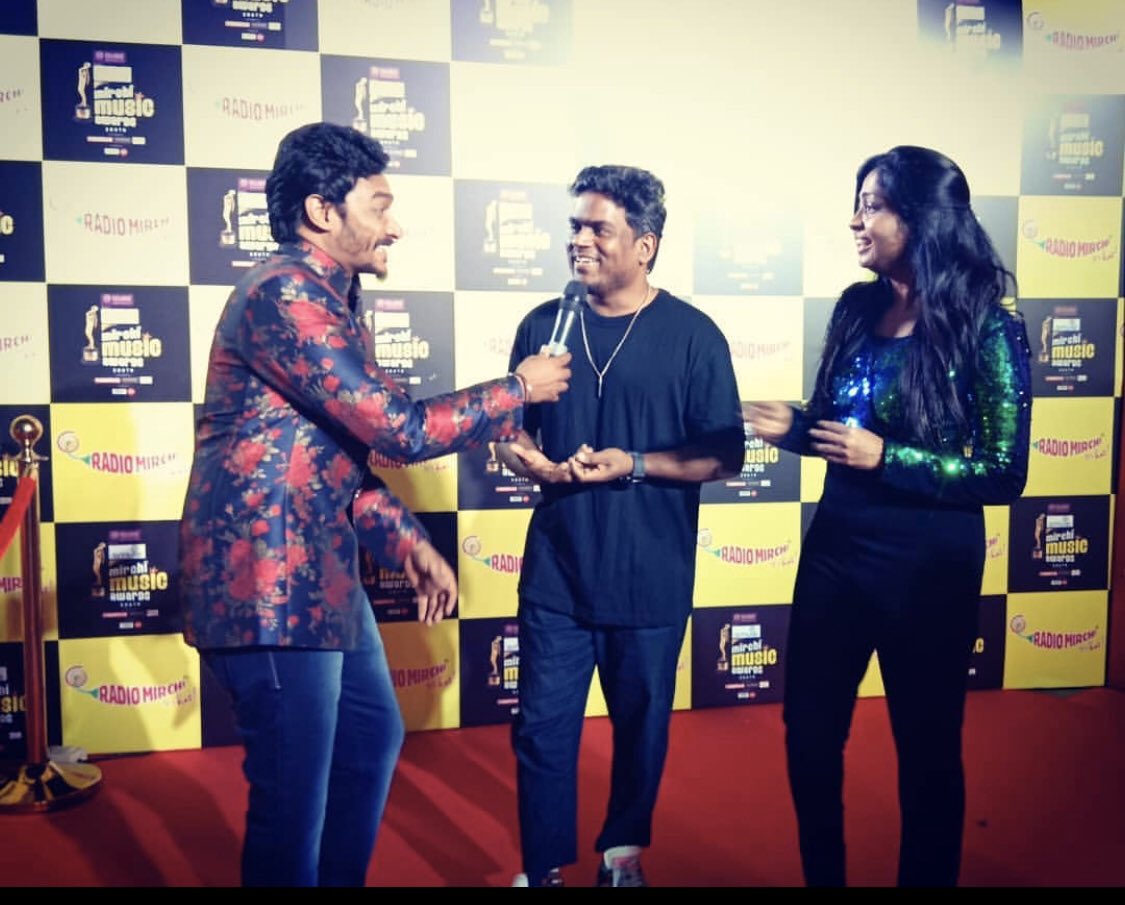 MIRCHI_SHIV's tweet photo. Me : ippo erukra music directors le yaaru ungaluku byangara competition nenaikreenga? 
Yuvan : Premgi 😅😅😅😅 #funmoments #redcarpet #award #mirchimusiceaward #showtime #glamed #yuvan #yuvanism #23yearsofyuvanism @thisisysr https://t.co/nv5oDTjF3R