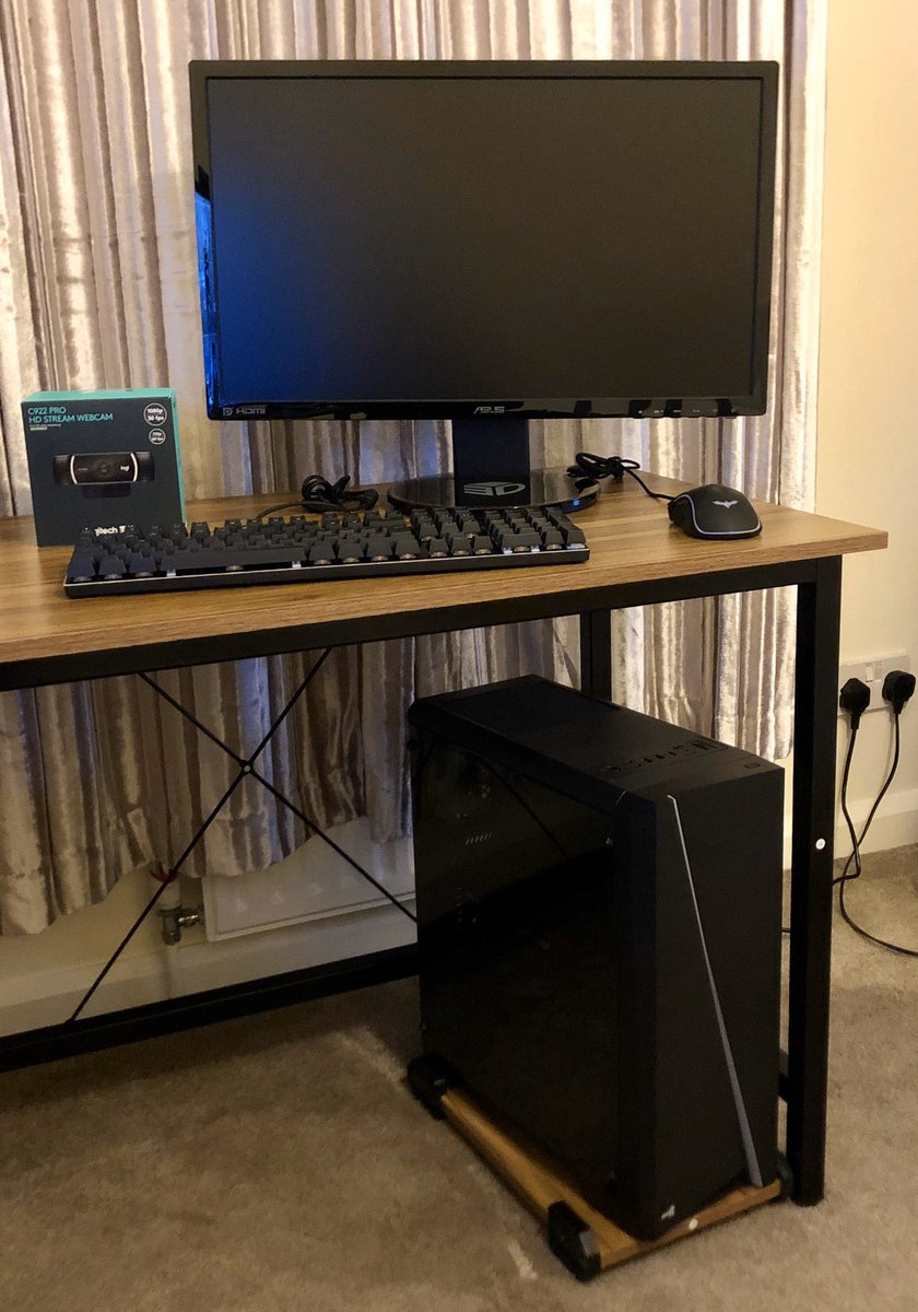 ga_tiny's tweet image. Here is my set up so far 😍 -all that’s left to do is install windows 10 and get good 💪
.
.
.
twitch.tv/tinygaymer_
.
.
.
#pc #pcbuild #myfirstpc #gaymer #gamer #gaming #ukgamer #girlgamer #gamergirl #girlsthatgame #girlswhogame #girlstreamer #twitch #twitchstreamer