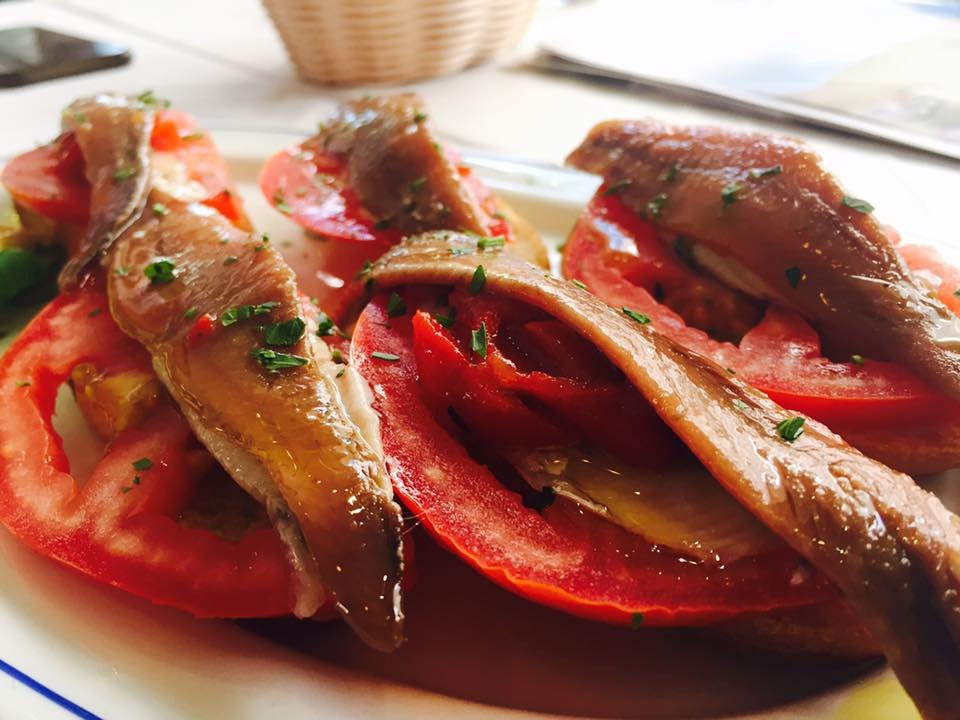 lonjamarbella's tweet photo. Ensaladilla rusa y Ensalada de tomate con anchoas. ¿Con cuál te quedas?

Aperitivos #Lalonja #Marbella https://t.co/o1OeOkrpu7