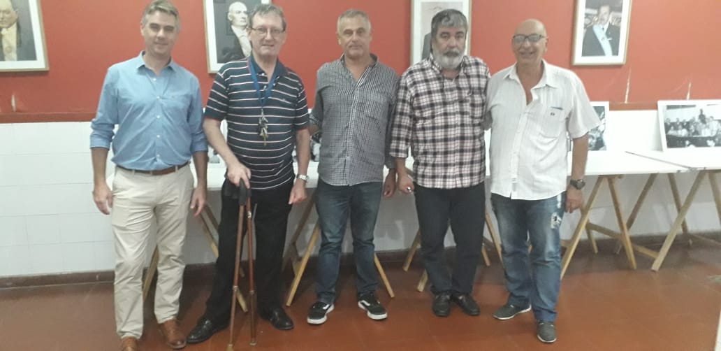 OTRbsas's tweet photo. Homenaje a Crisologo Larralde en Quilmes, seguimos la marcha @otrbruna @OTRbsas @otrnacional https://t.co/admMTPTJY1