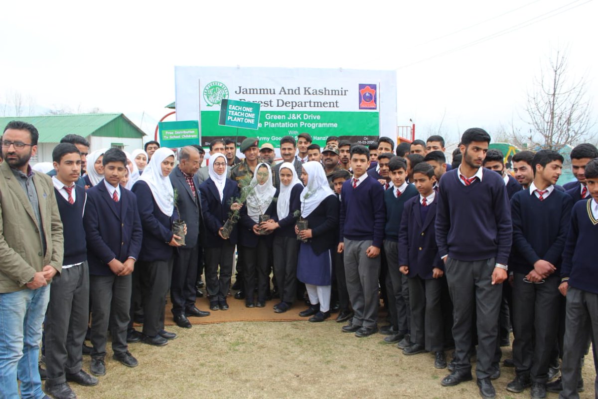 adgpi's tweet photo. #IndianArmy
#ArmyGoodwillSchool #Hanzik along with forest department is working towards #Conservation of forests of #Kashmir. #Students pledged to raise awareness on afforestation by planting trees.
#HarKaamDeshKeNaam https://t.co/6wfKE52RHH