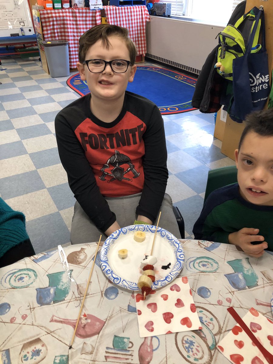 Mrs_HollandOP's tweet photo. Dr. Seuss kabobs #CookingWithKern https://t.co/Iri1IvImfl