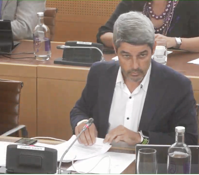 CCCabildoTfe's tweet photo. Hemos propuesto al hotel H10 Costa Adeje Palace y sus trabajadores como Premio de Turismo 'Islas Canarias', la máxima distinción del sector que otorga el Archipiélago

@albertobete “Su generosidad, compromiso y labor merecen tener este reconocimiento” https://t.co/RHH7yeyQ4M